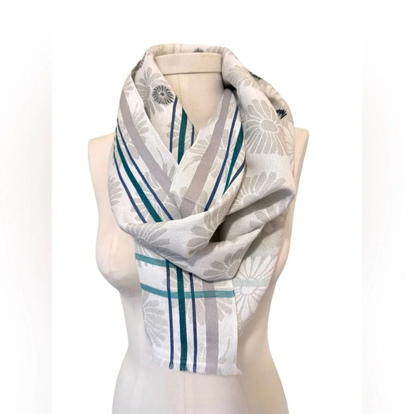 Ann Taylor Accessories - NWT - Ann Taylor - Shimmer Daisy Woven Scarf